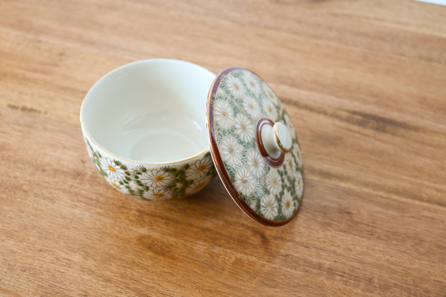 Flower Motif Porcelain Tea Cup with Lid
