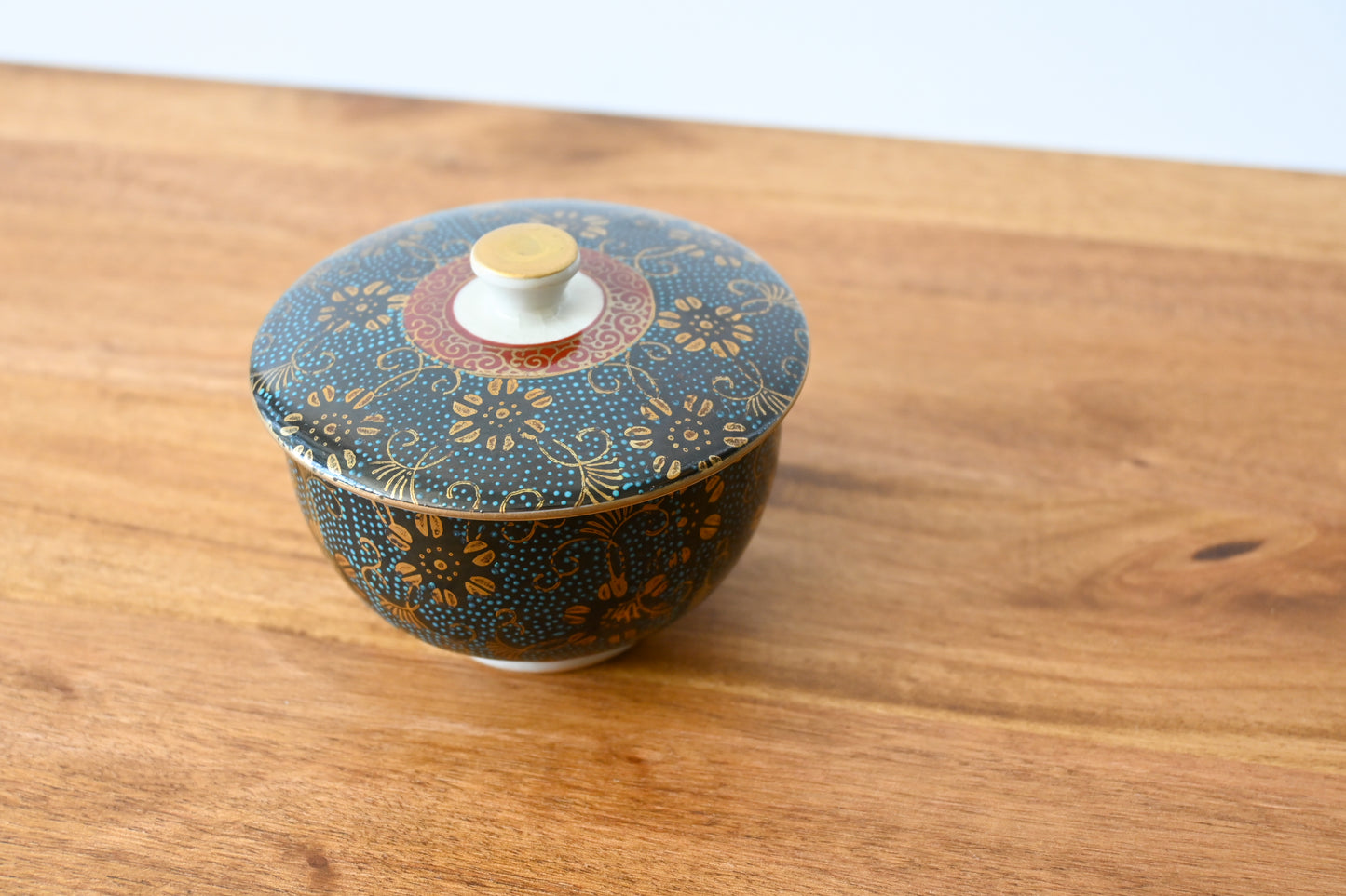 Aochibu Porcelain Tea Cup with Lid